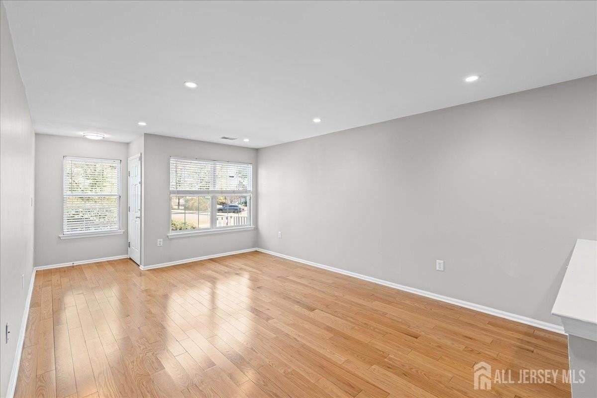 302 Wellington Park Dr - Photo 4 of 37