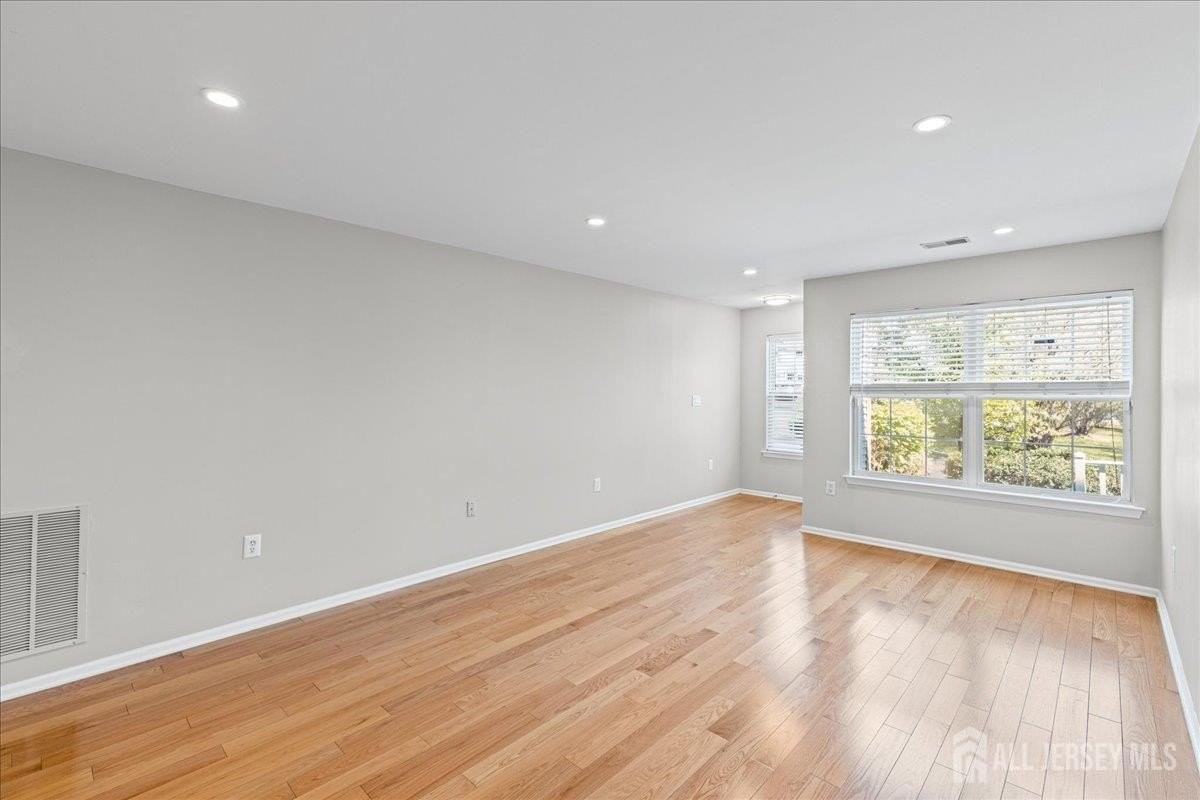 302 Wellington Park Dr - Photo 5 of 37