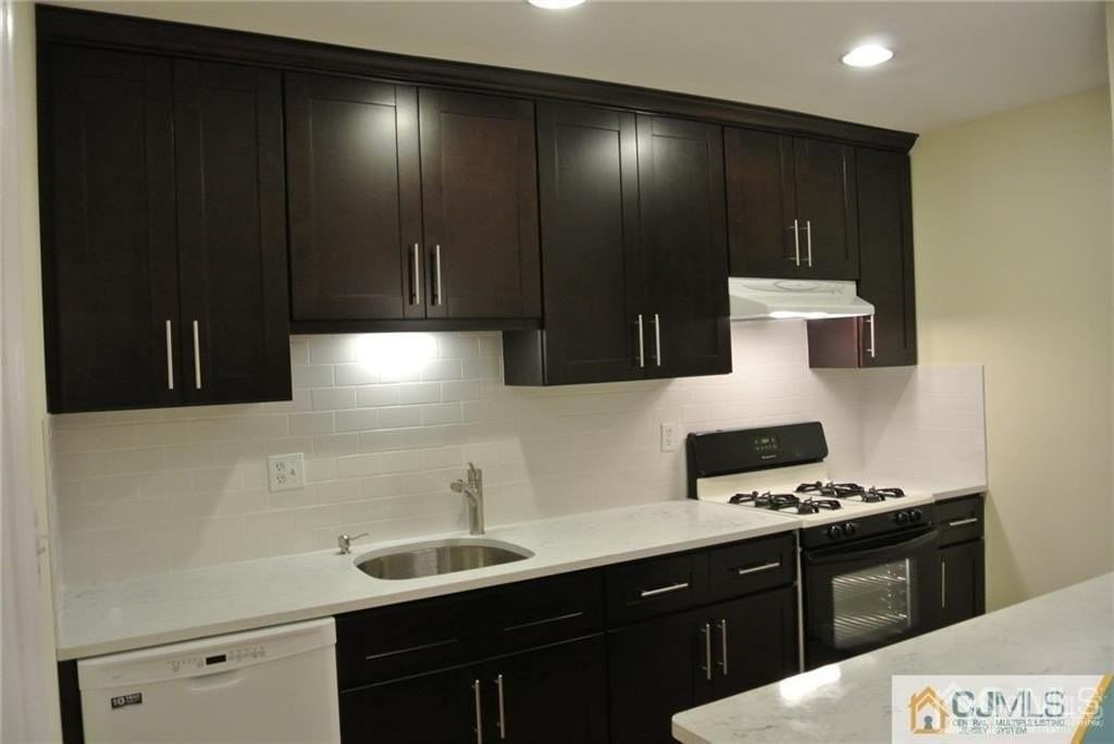 20 New Rd Apt 7 #7 - Photo 3 of 15