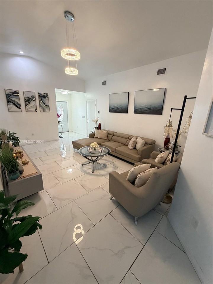 14712 Sw 123rd Ave - Photo 2 of 8