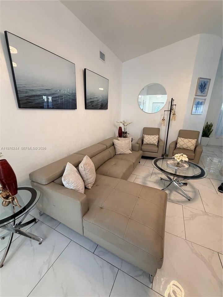 14712 Sw 123rd Ave - Photo 3 of 8