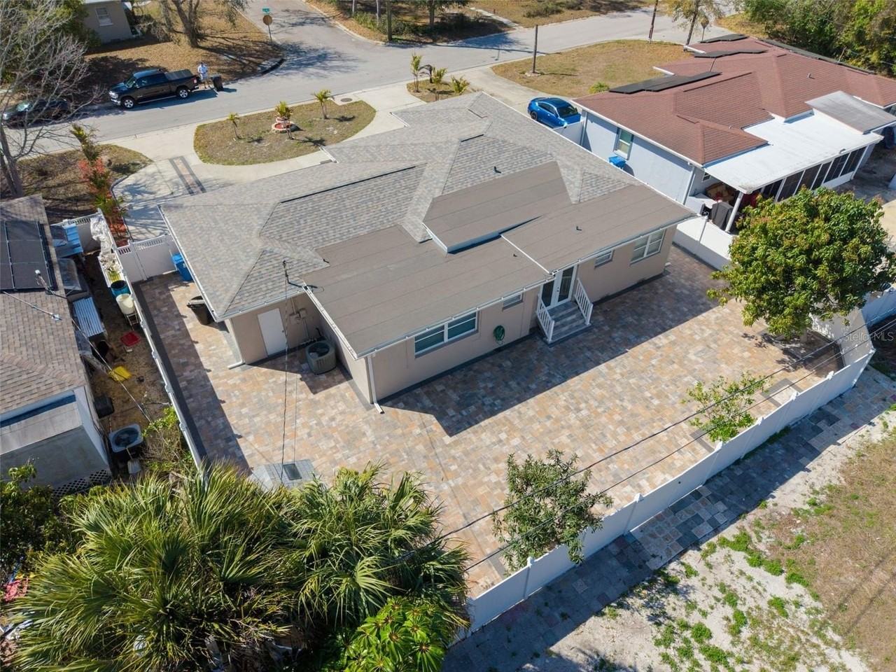 4767 26th Ave N - Photo 4 of 48