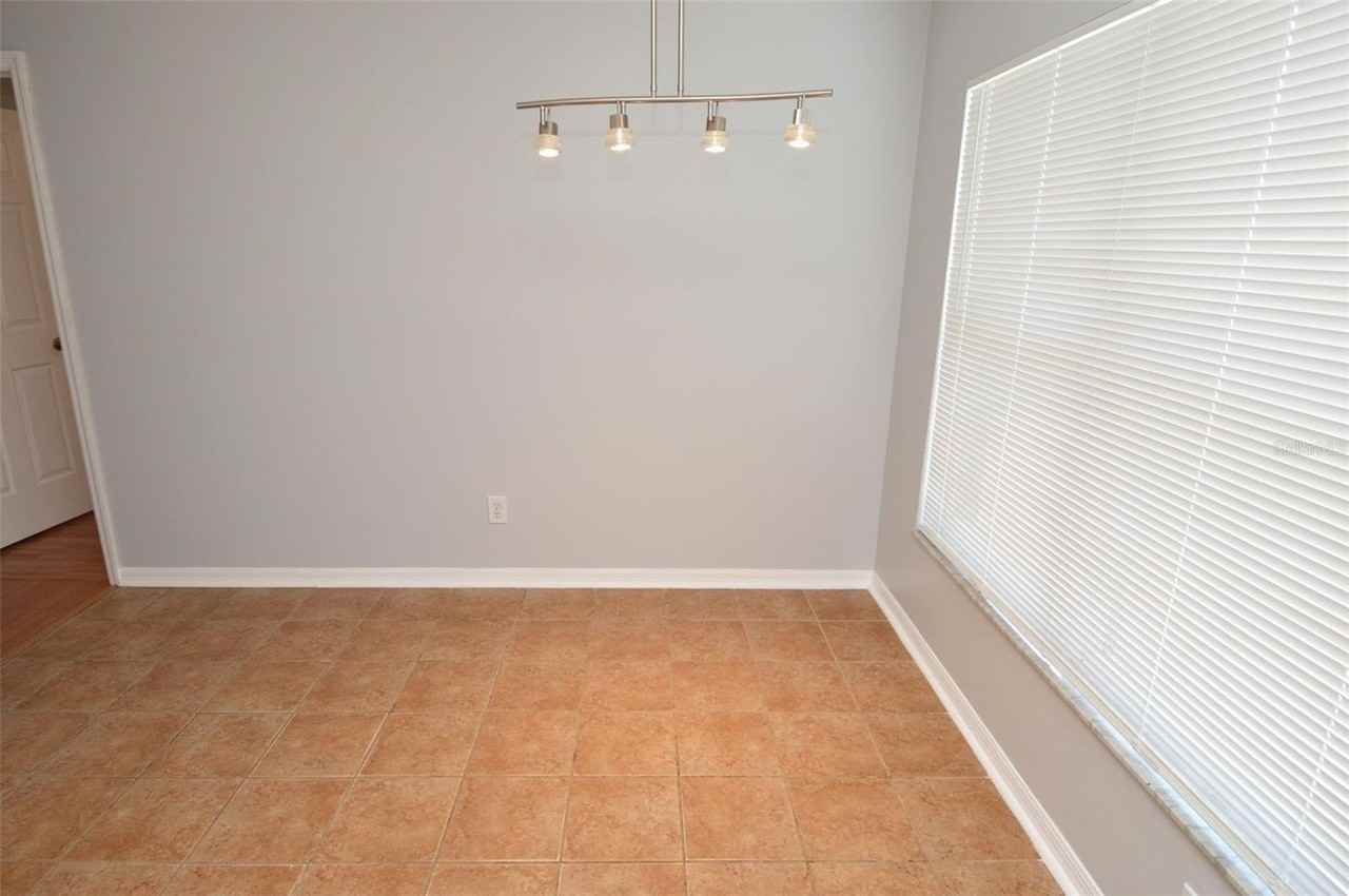 11116 Lake Tahoe Dr - Photo 6 of 36