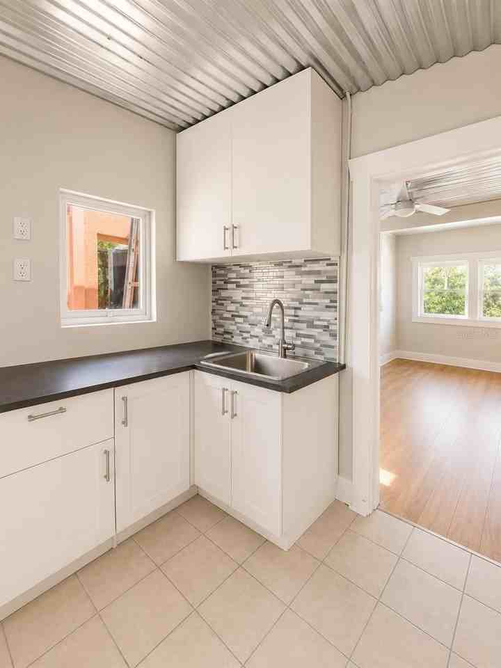 2316 N Highland Ave - Photo 3 of 10