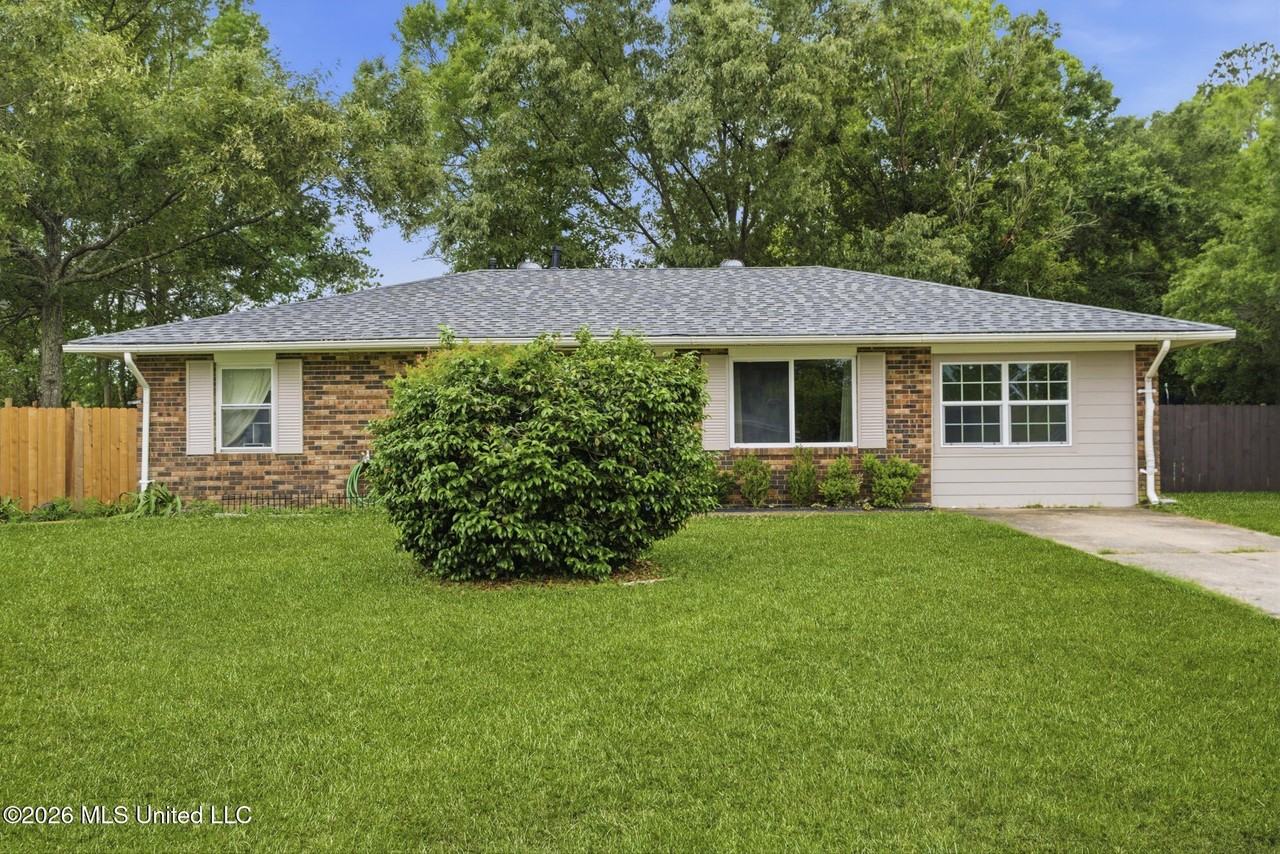 2616 W Angela Cir - Photo 2 of 33