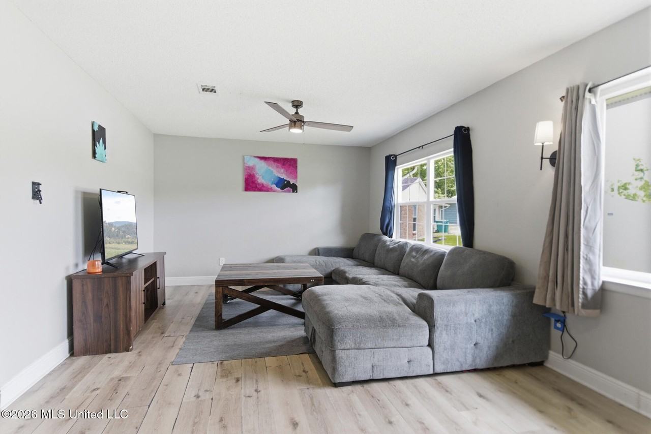 2616 W Angela Cir - Photo 4 of 33