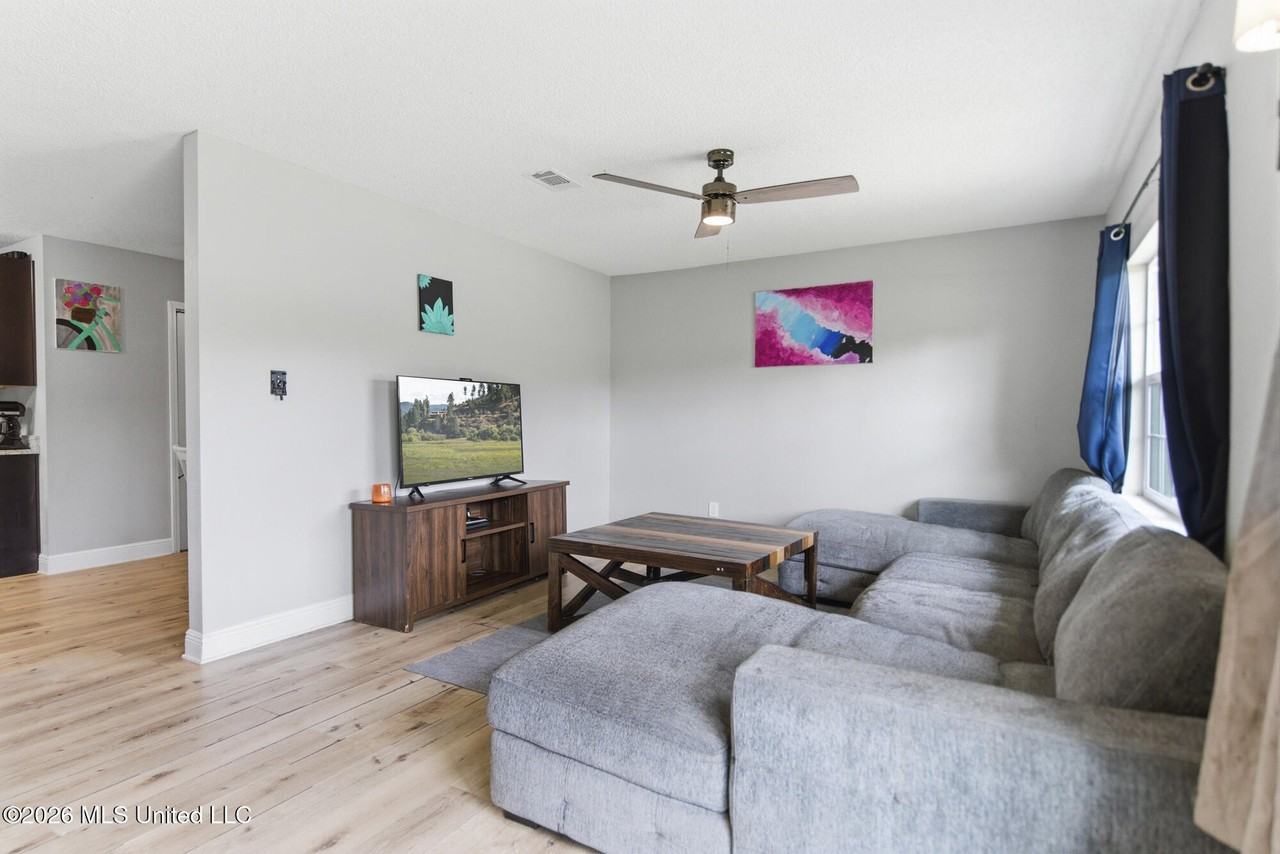 2616 W Angela Cir - Photo 5 of 33