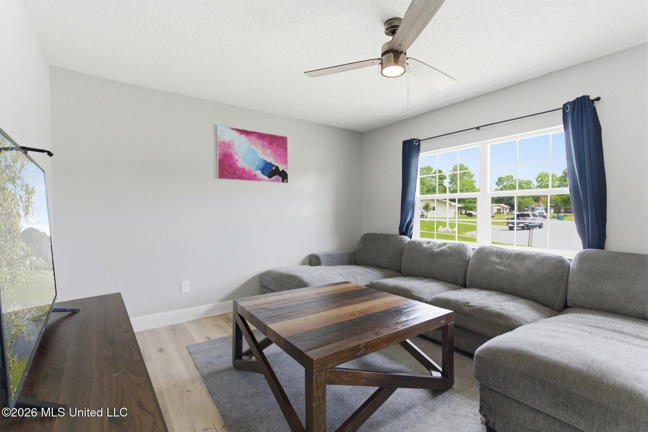 2616 W Angela Cir - Photo 6 of 33