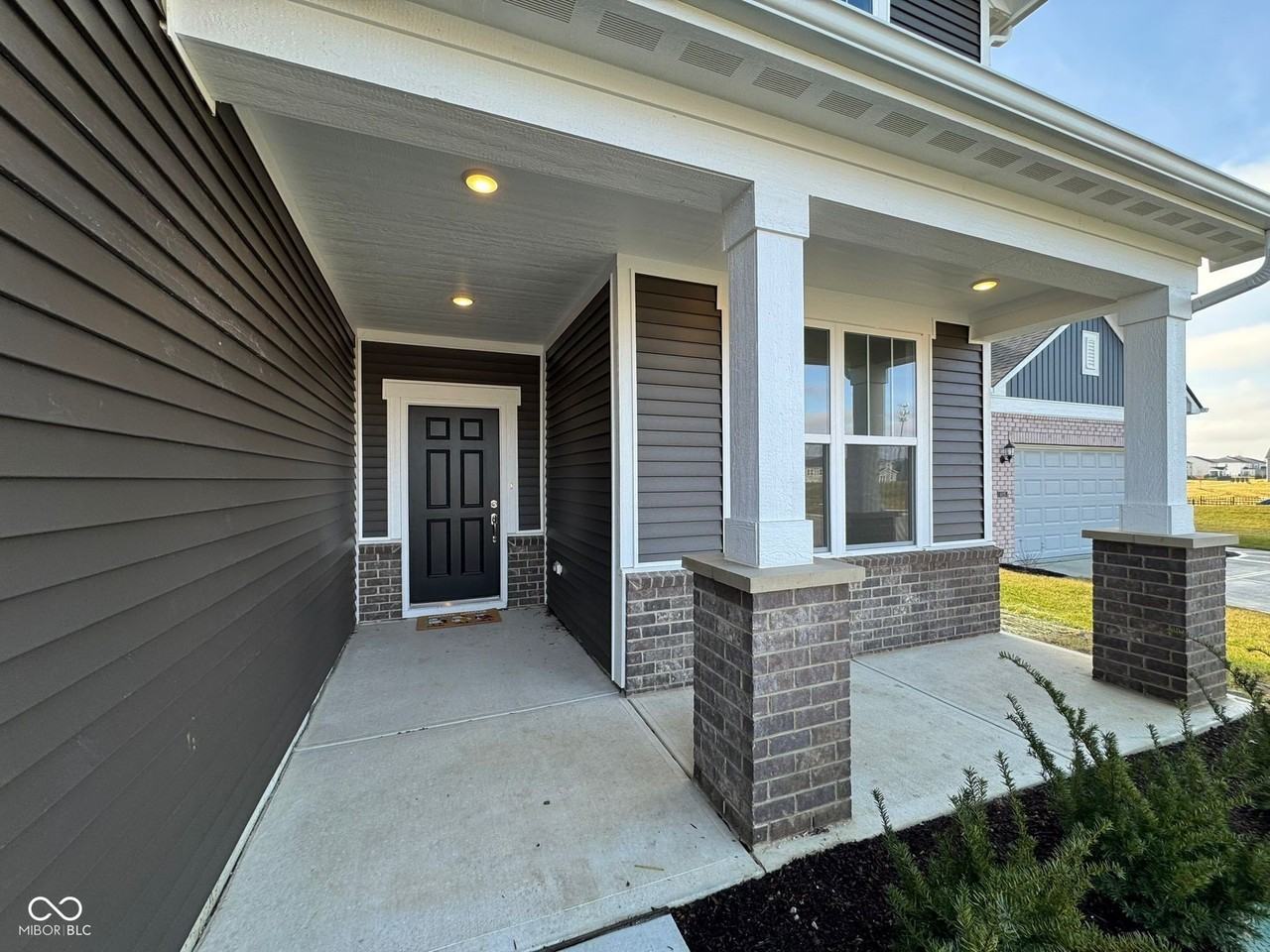 6837 Bridle Oaks Ct - Photo 4 of 39