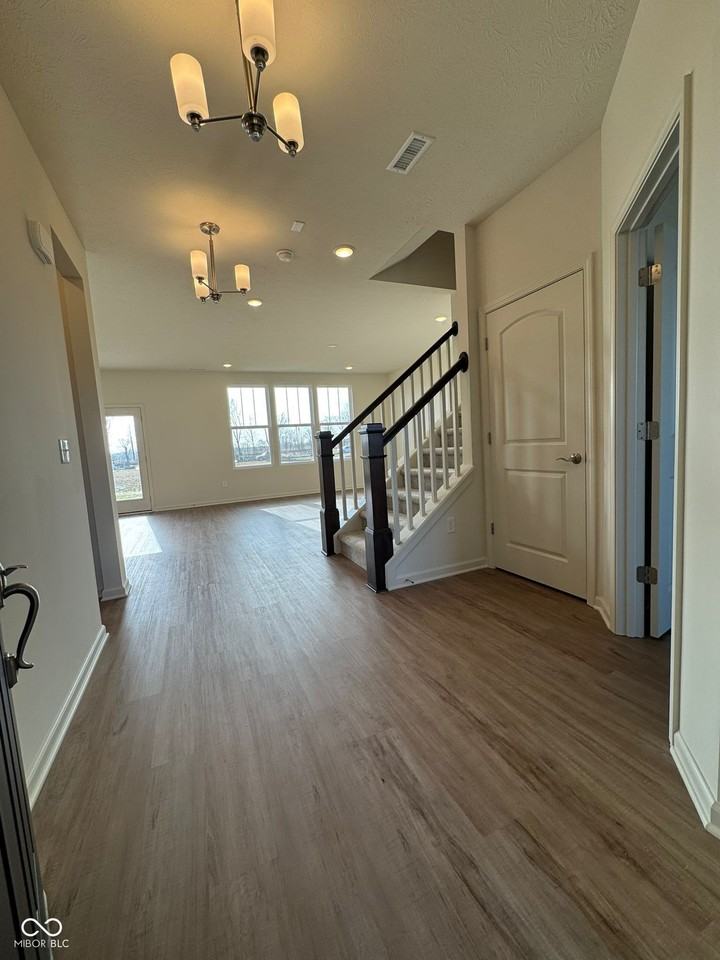 6837 Bridle Oaks Ct - Photo 5 of 39