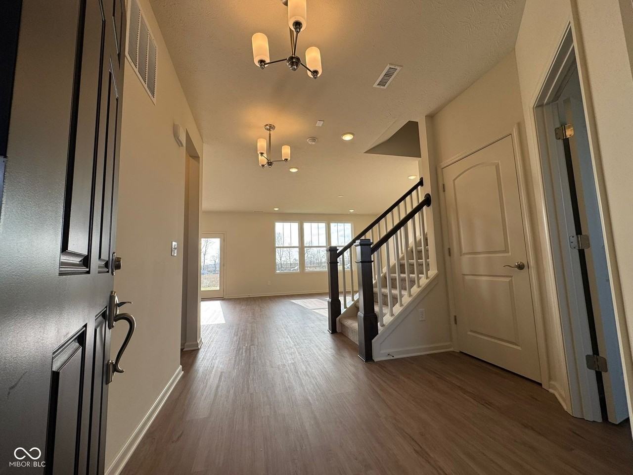 6837 Bridle Oaks Ct - Photo 6 of 39