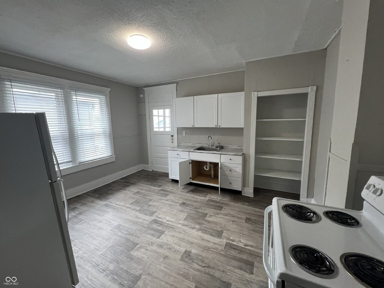826 N Beville Ave - Photo 7 of 21
