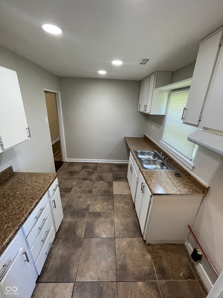 6267 E 24th St - Photo 5 of 13