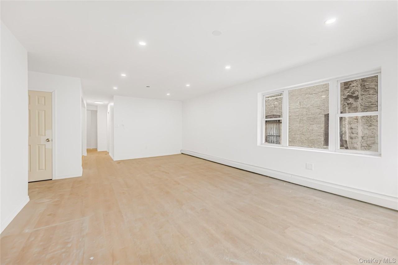 389 Jerome St - Photo 2 of 14