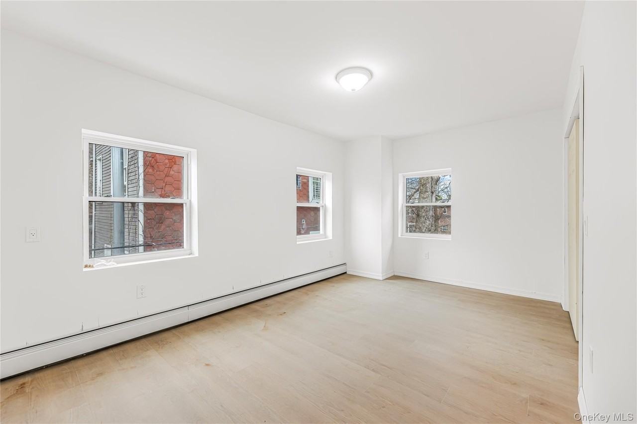 389 Jerome St - Photo 4 of 14