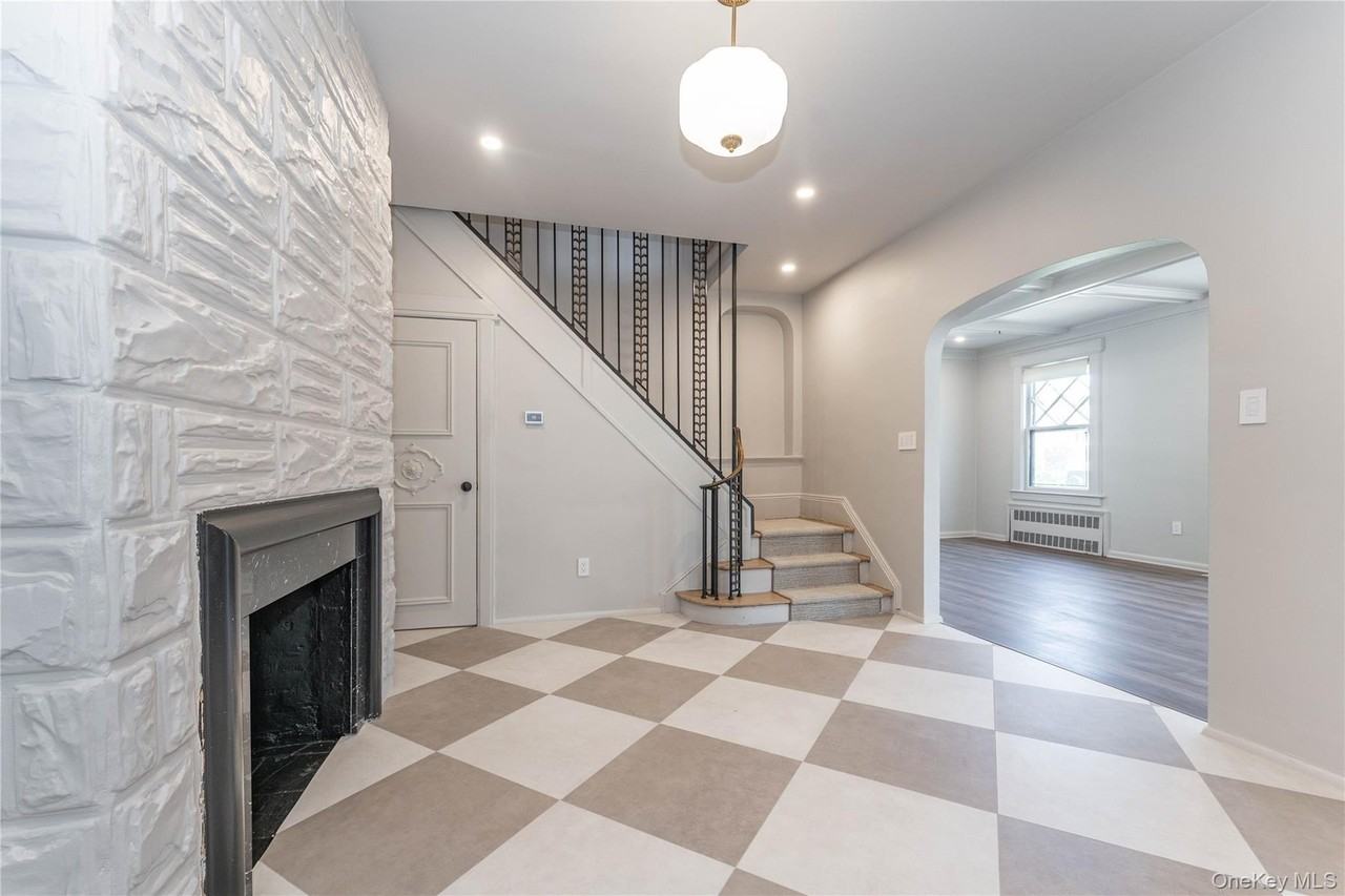 486 Oxford Rd - Photo 4 of 31
