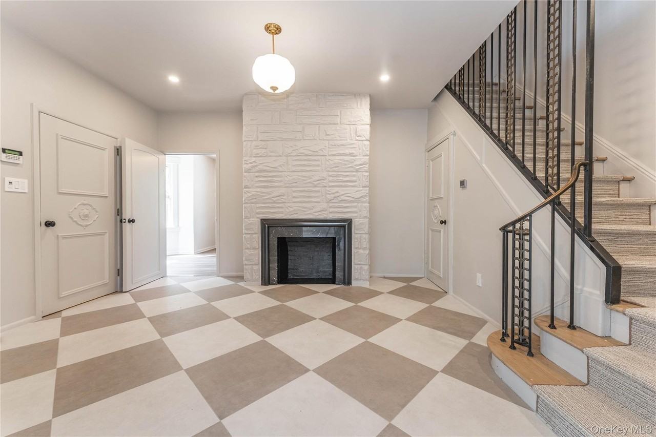 486 Oxford Rd - Photo 5 of 31