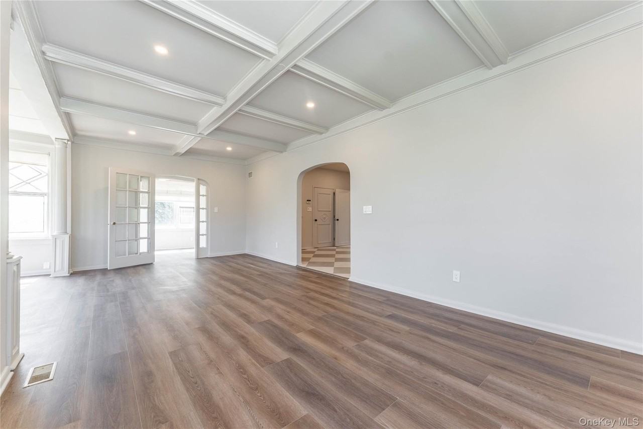 486 Oxford Rd - Photo 6 of 31