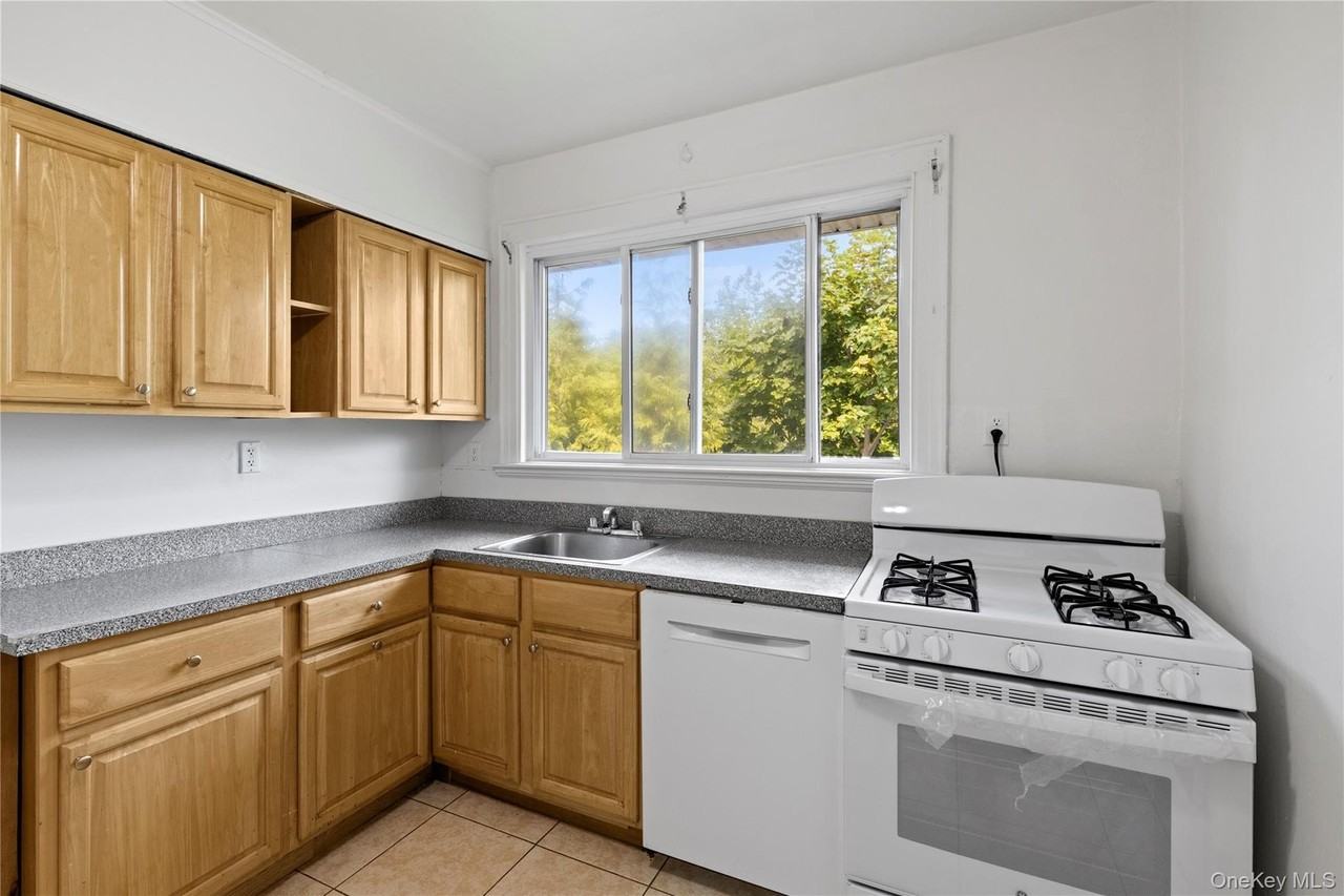 245 W Walnut St - Photo 2 of 16