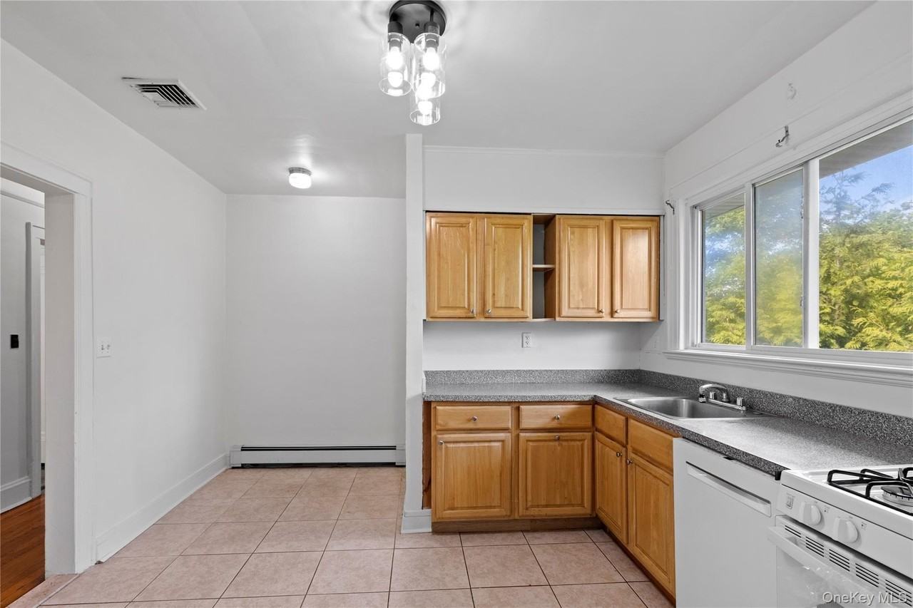 245 W Walnut St - Photo 4 of 16