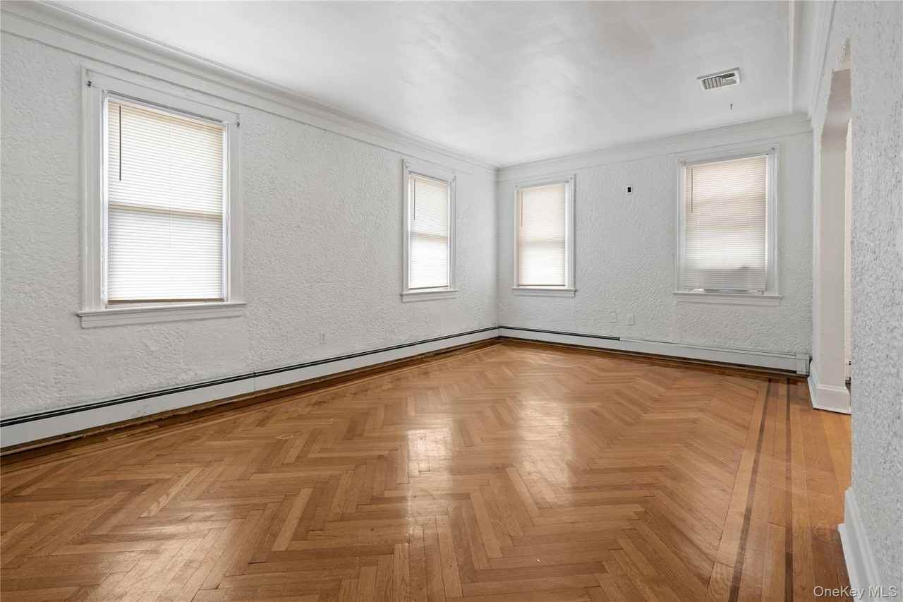 245 W Walnut St - Photo 5 of 16