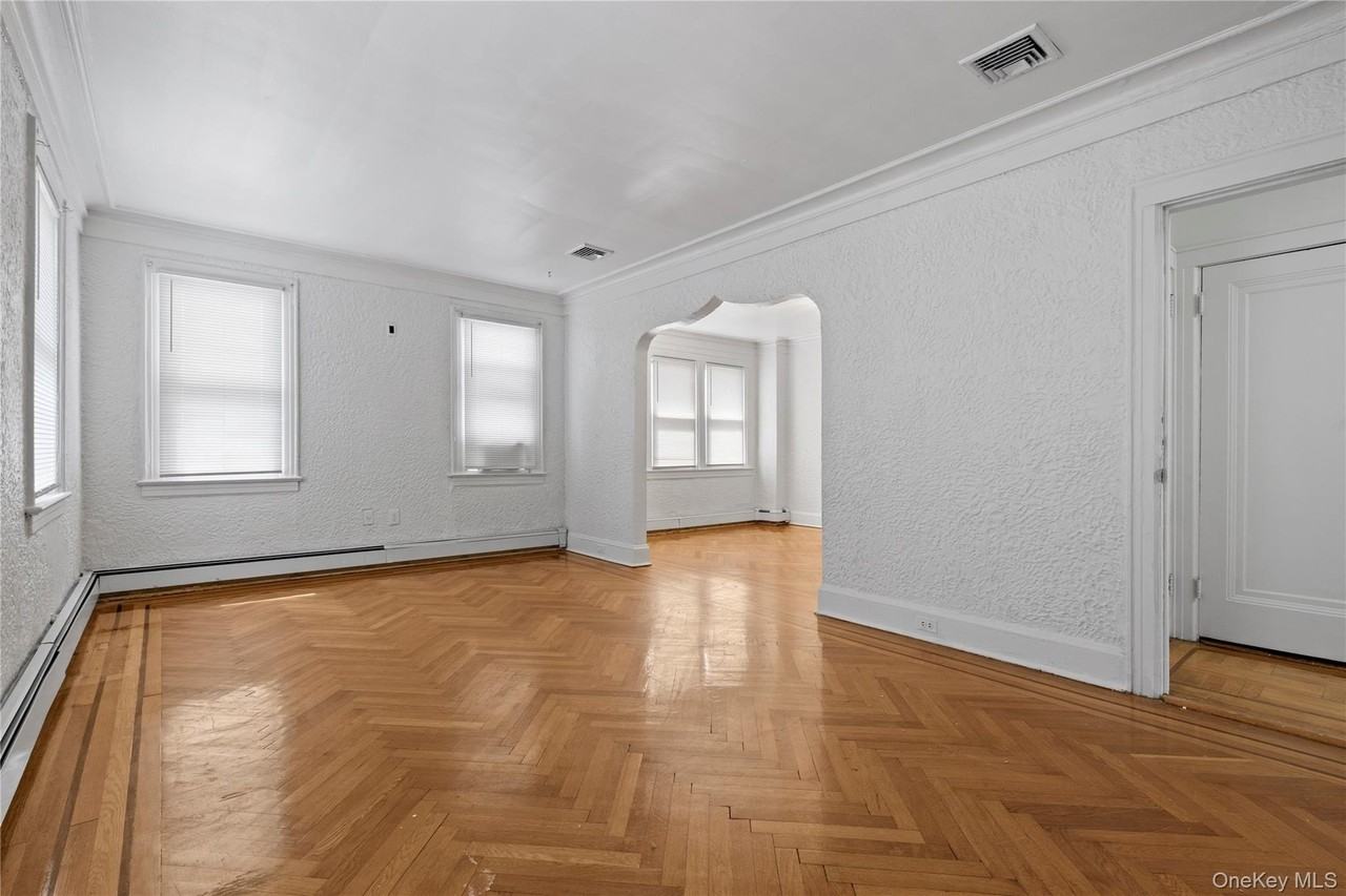 245 W Walnut St - Photo 6 of 16