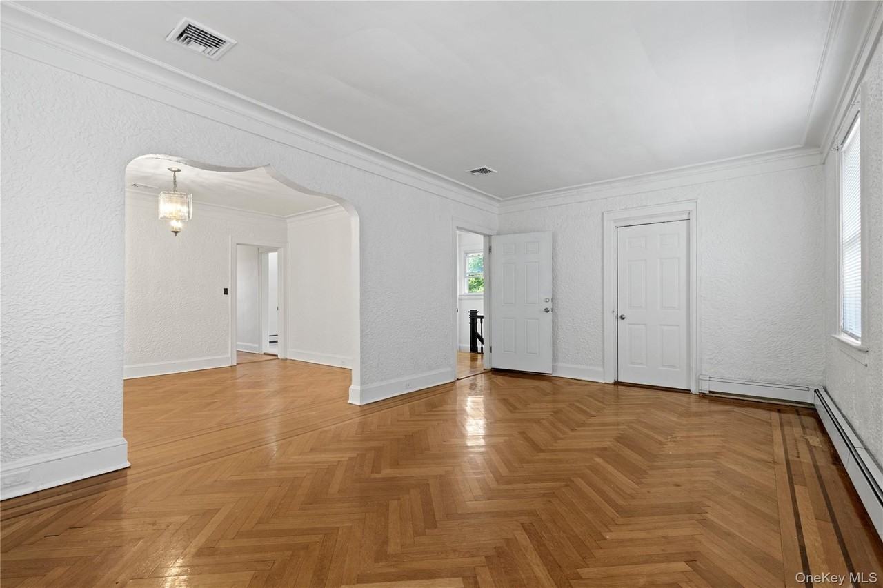 245 W Walnut St - Photo 7 of 16