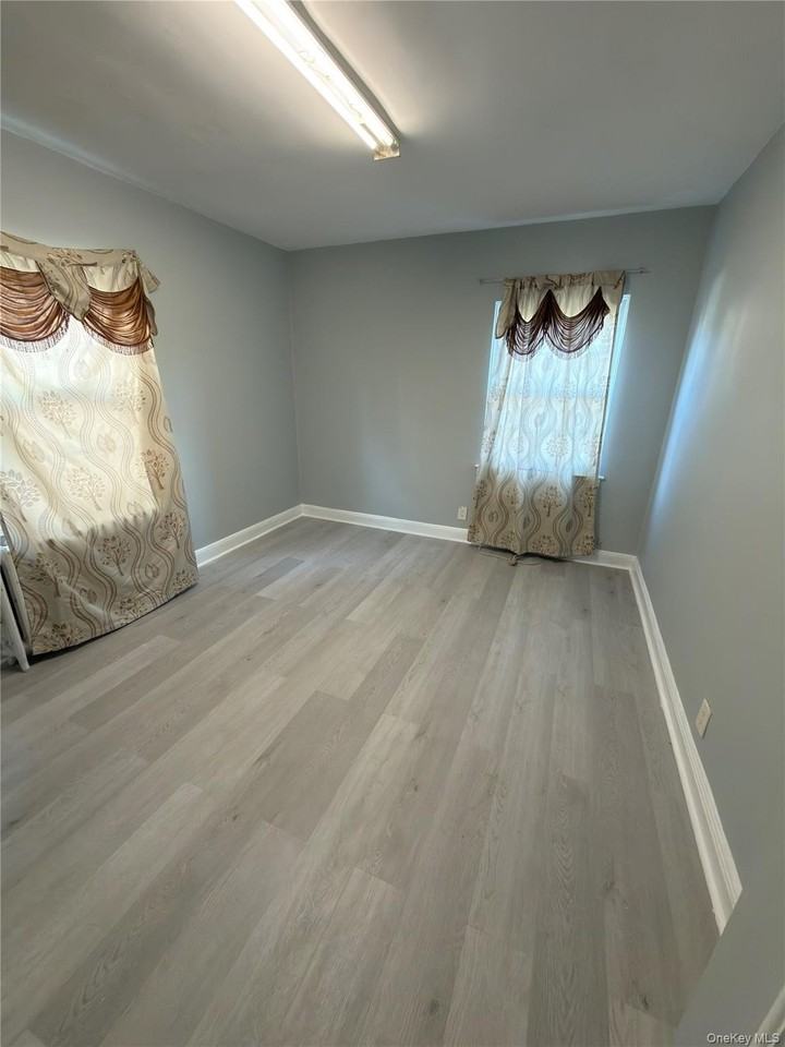 18316 64th Ave - Photo 2 of 12