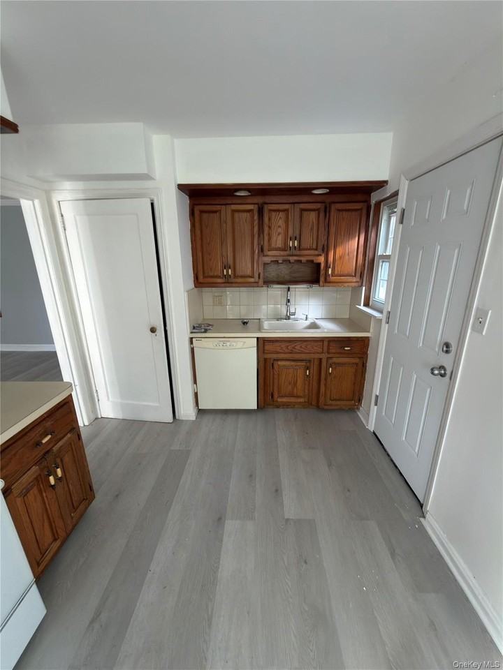18316 64th Ave - Photo 7 of 12