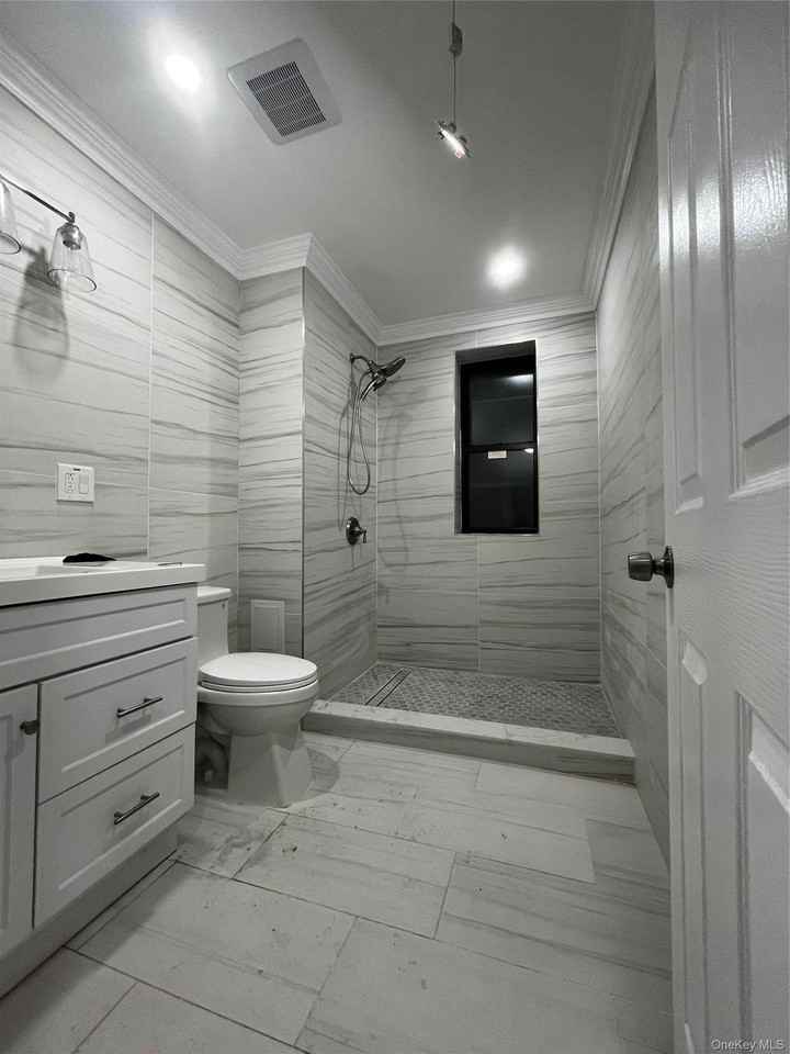 3294 Hull Ave #3 - Photo 5 of 8