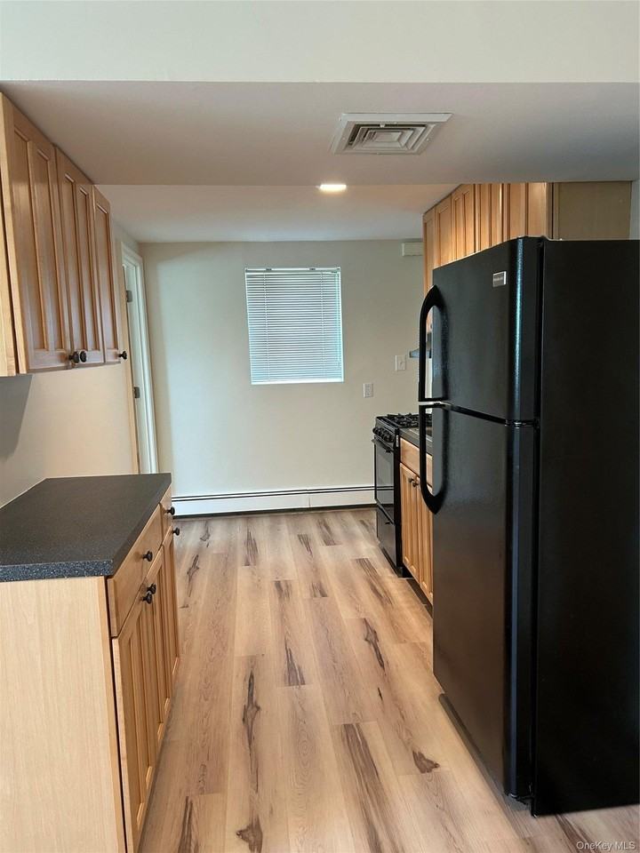73 Ellensue Dr - Photo 3 of 8