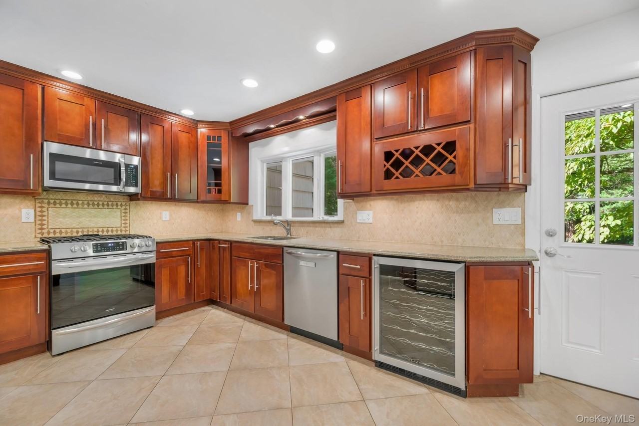 49 Henry St - Photo 2 of 19