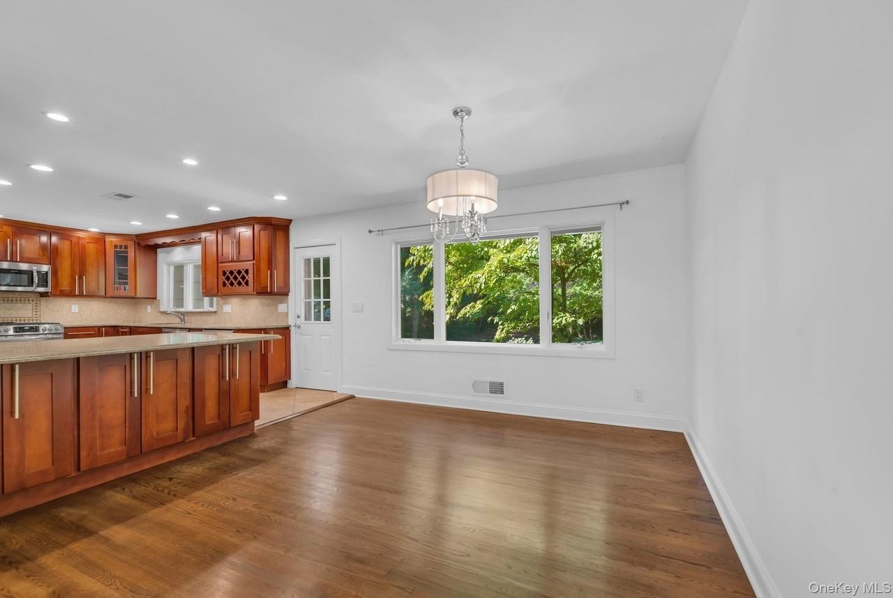 49 Henry St - Photo 3 of 19