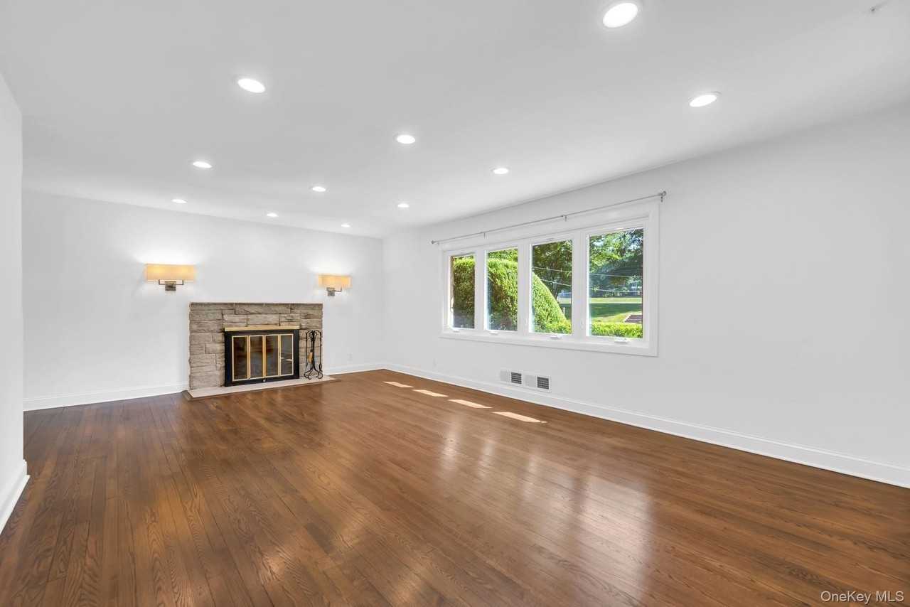 49 Henry St - Photo 4 of 19