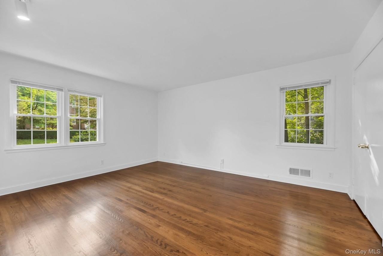 49 Henry St - Photo 6 of 19