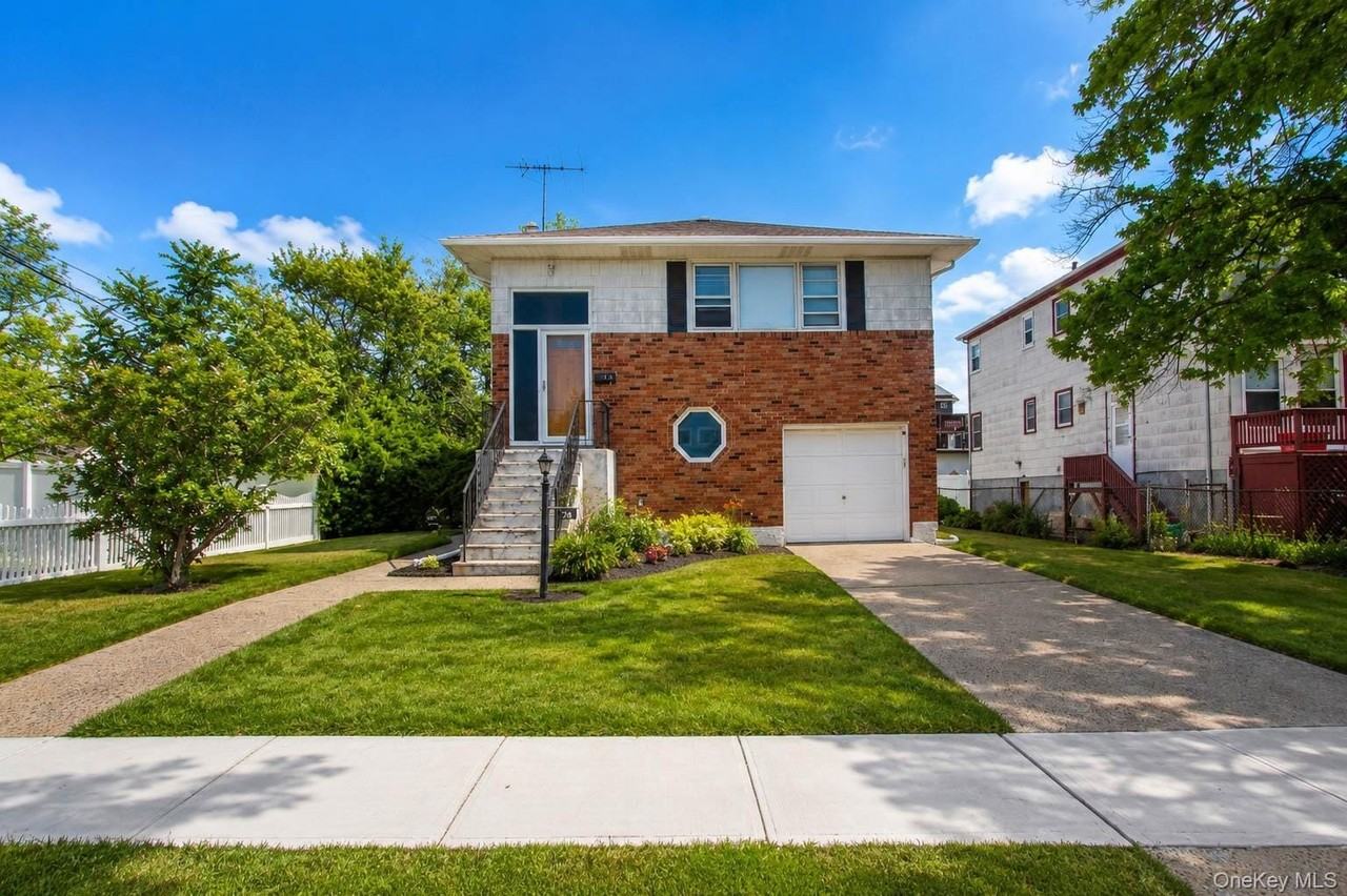 26 Lancaster Rd #UPPER