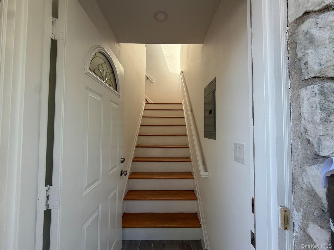 57 Dunwood Rd #B - Photo 3 of 8
