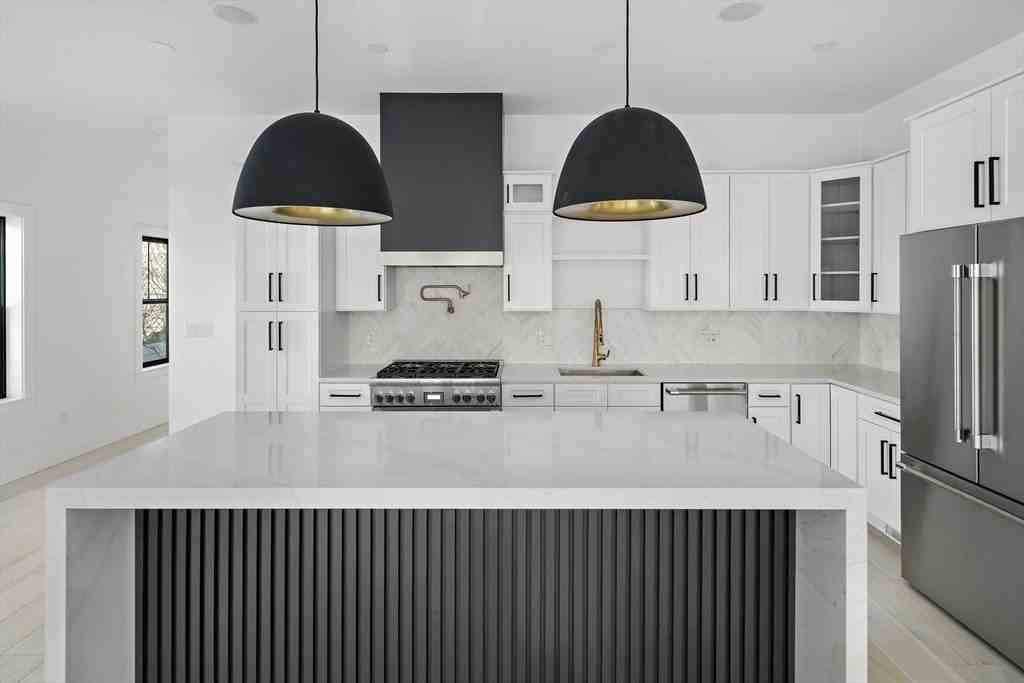 21 Woodbine St #21 - Photo 4 of 31