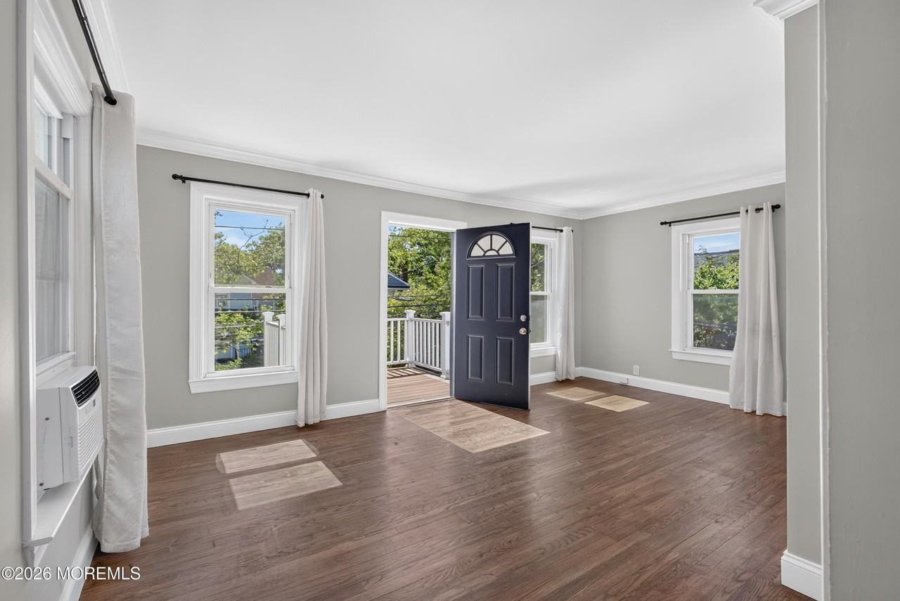 907 Bond St #2 - Photo 6 of 26