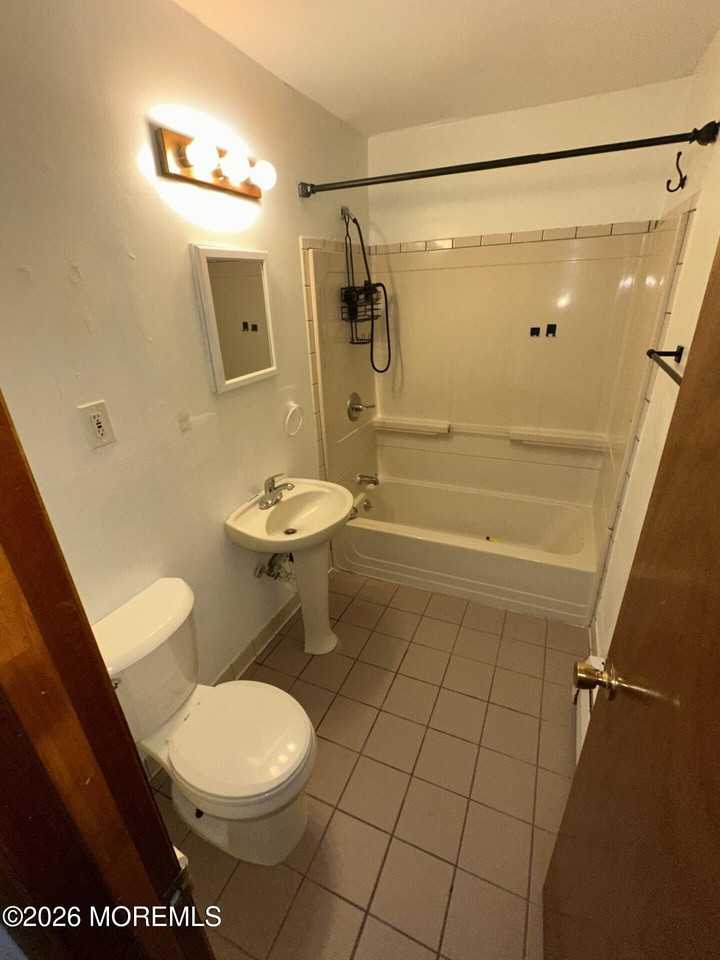 90 Stonehurst Blvd #D - Photo 2 of 8