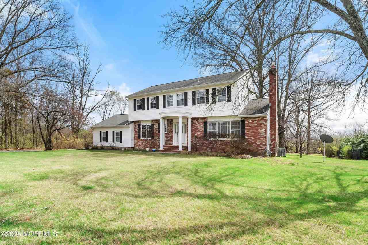 10 Monroe Ct - Photo 3 of 37