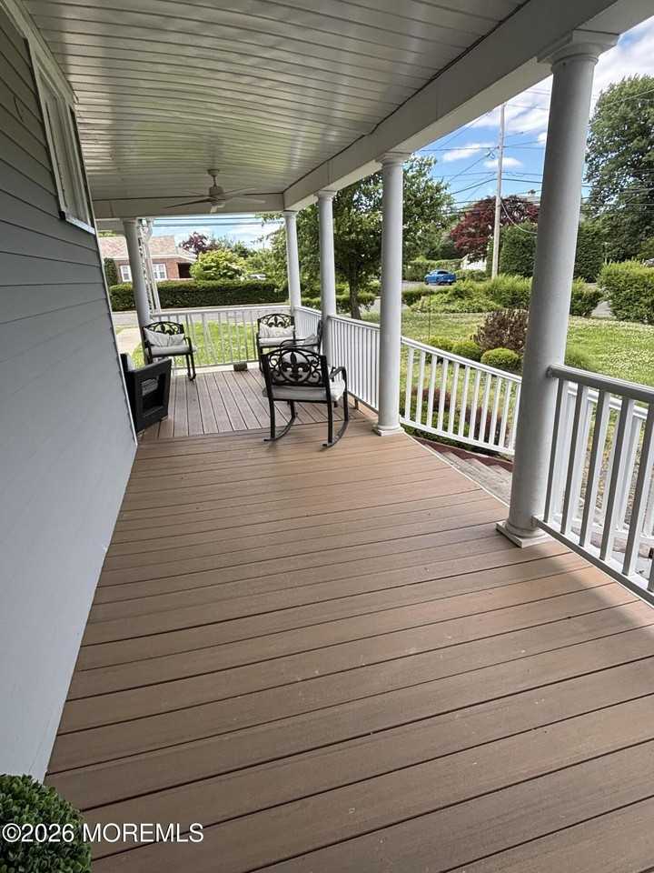 64 Hollywood Ave - Photo 4 of 25