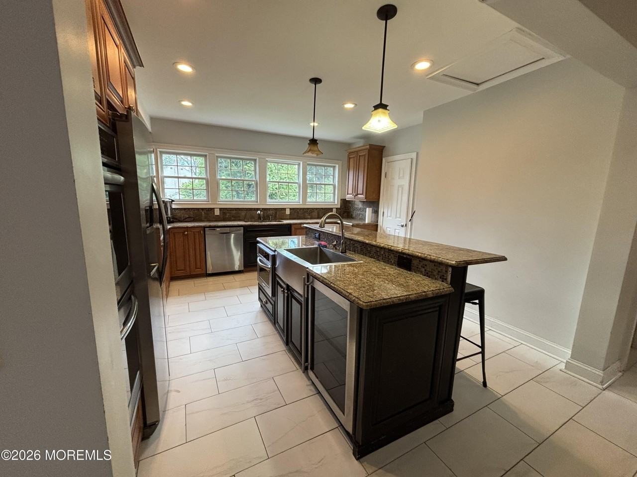 64 Hollywood Ave - Photo 5 of 25