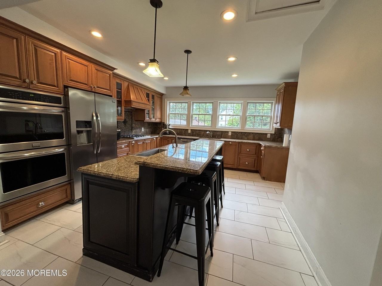 64 Hollywood Ave - Photo 7 of 25