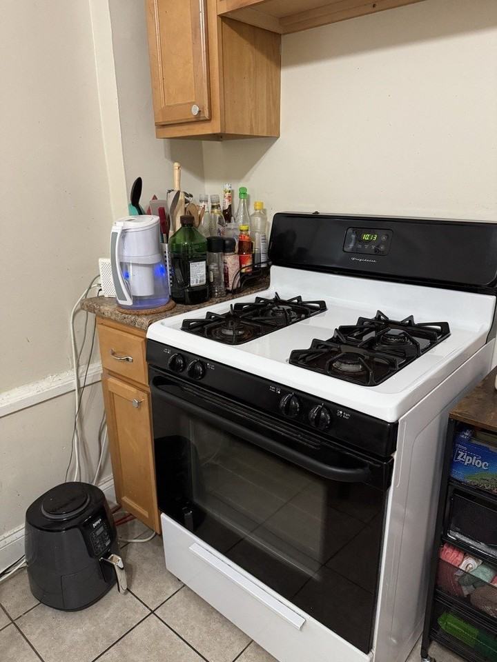 3145 S May St #1F - Photo 6 of 11