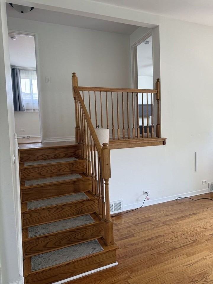 212 Valerie Ct - Photo 7 of 30