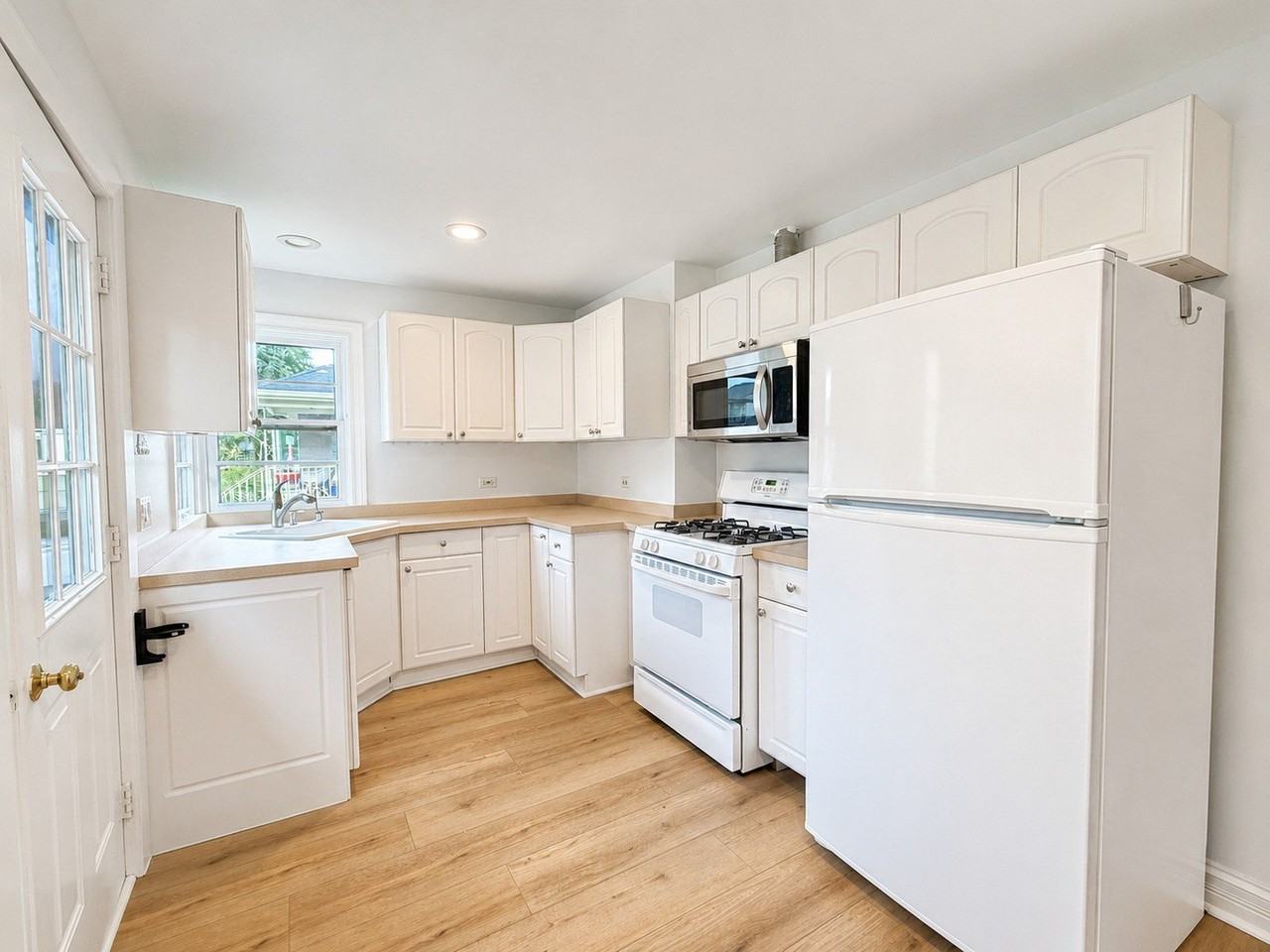 21365 W Ridge Rd - Photo 2 of 14