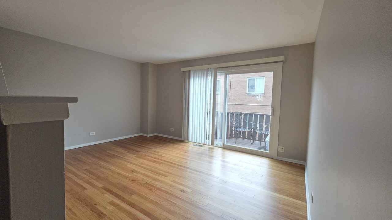 553 W Park Ave #D - Photo 3 of 15