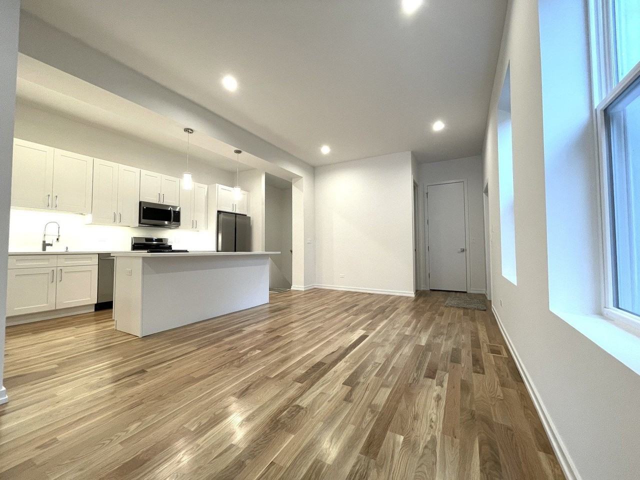 822 N Winchester Ave #2R - Photo 2 of 8