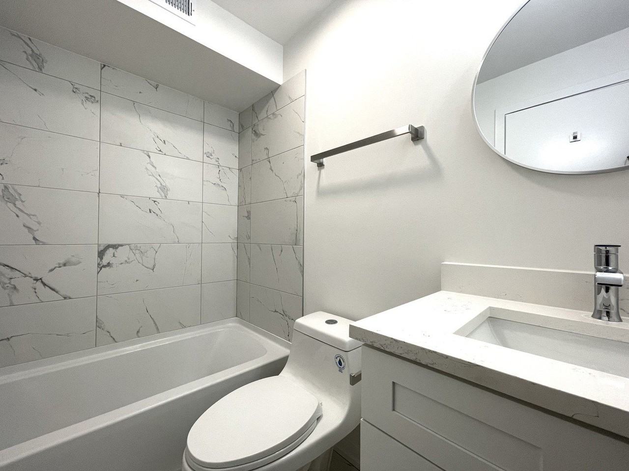 822 N Winchester Ave #2R - Photo 7 of 8